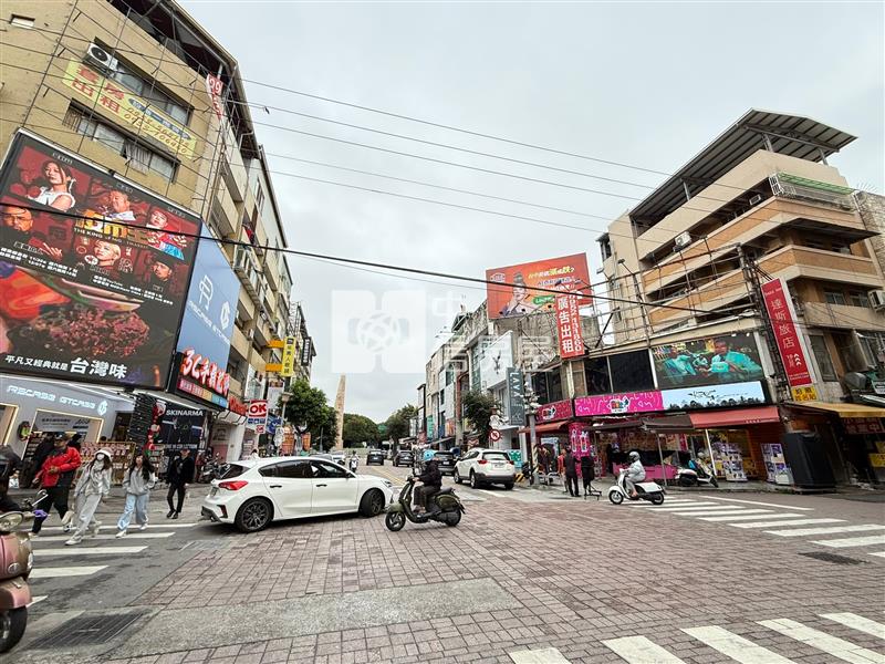 西屯黎明商圈角間收租透店房屋室內格局與周邊環境
