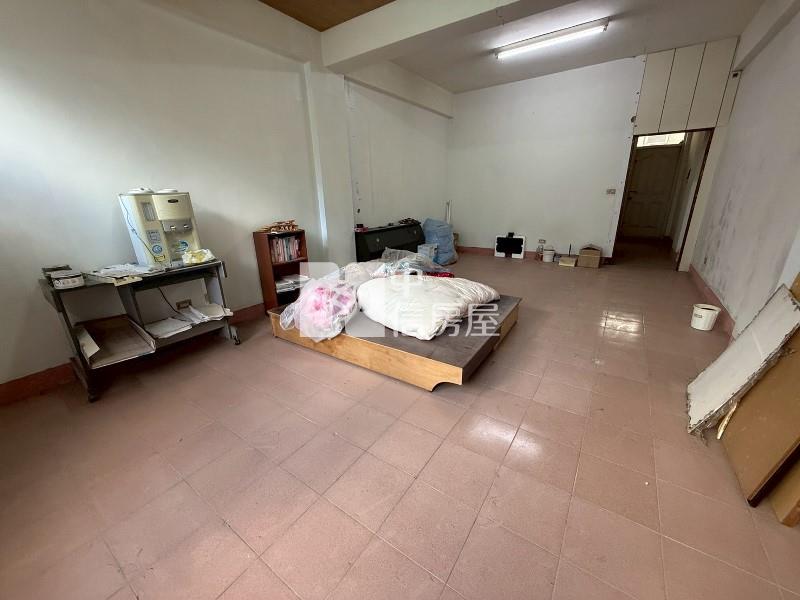 東海世貿正四樓透天房屋室內格局與周邊環境