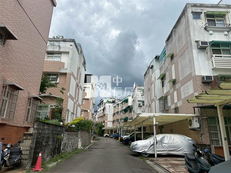 東方大鎮車庫停車美別墅房屋室內格局與周邊環境