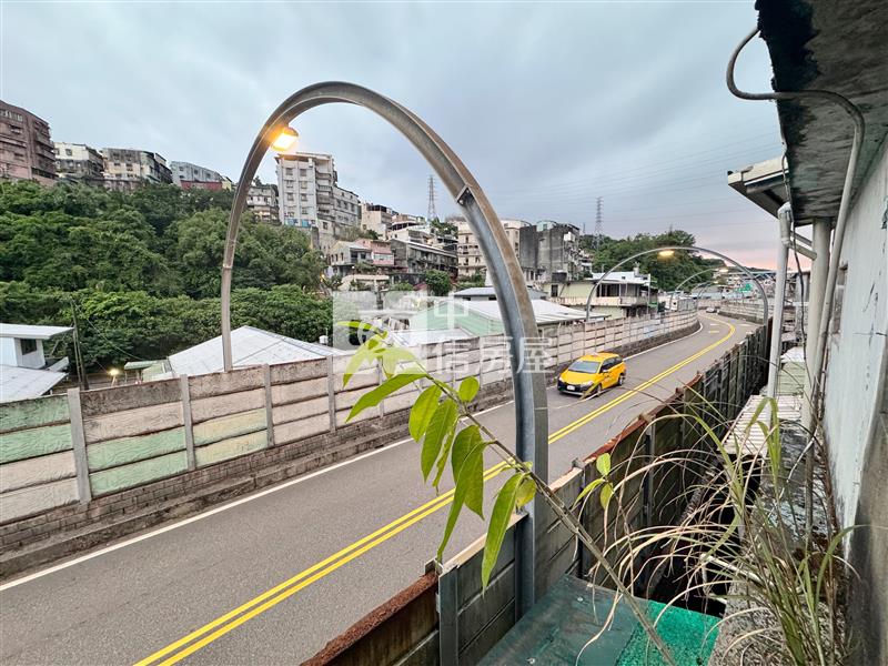 聖心中學商機透天戶房屋室內格局與周邊環境