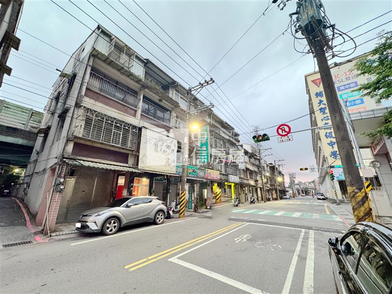 聖心中學商機透天戶房屋室內格局與周邊環境