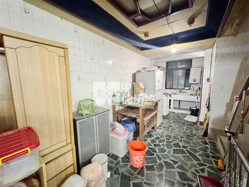 聖心中學商機透天戶房屋室內格局與周邊環境
