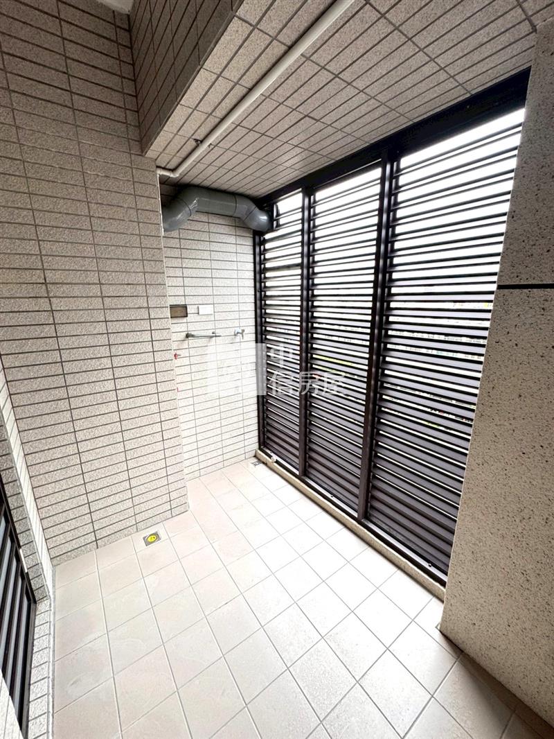進士樓A棟輕豪宅1+1房平車房屋室內格局與周邊環境