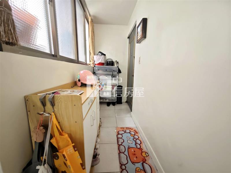 大里陽光低總價三房兩衛+車位房屋室內格局與周邊環境