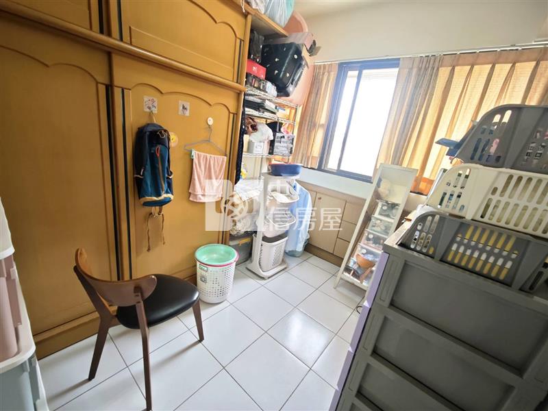 大里陽光低總價三房兩衛+車位房屋室內格局與周邊環境