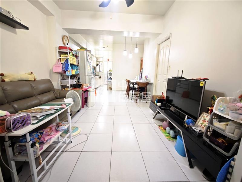 大里陽光低總價三房兩衛+車位房屋室內格局與周邊環境