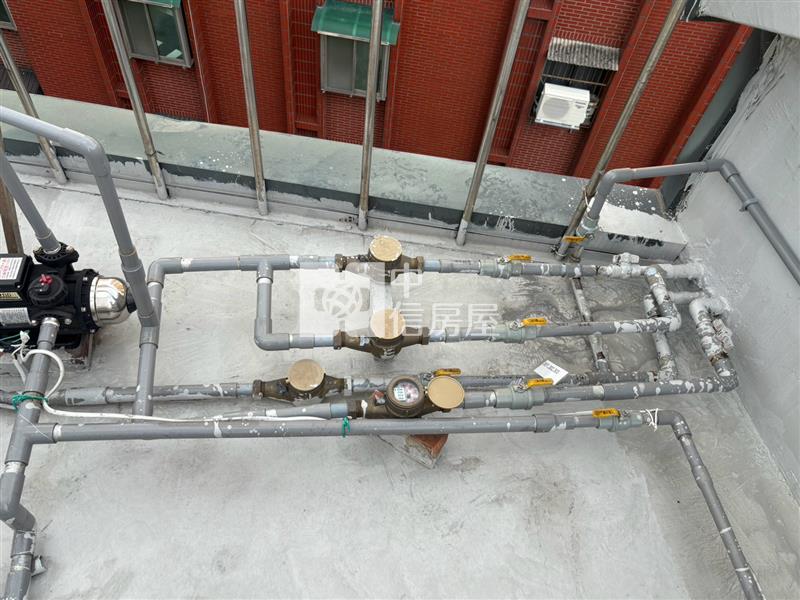 【安家】內壢後站三角窗金店面+23間收租套房房屋室內格局與周邊環境