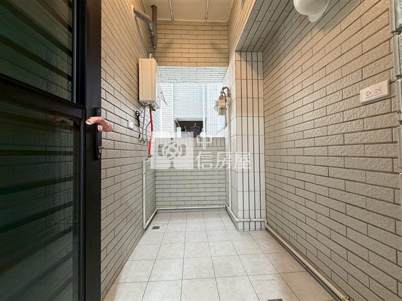 和宜上美兩房雙平車精裝戶房屋室內格局與周邊環境