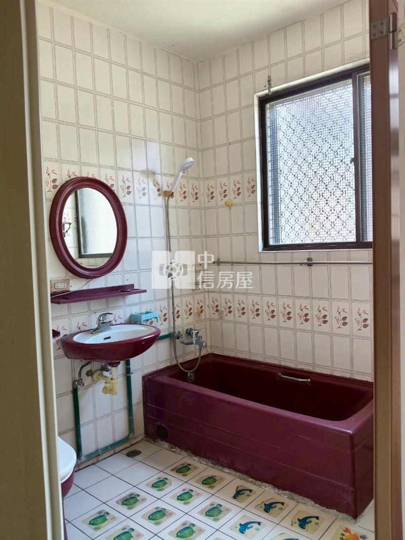 中壢後站林森國小旁大面寬透天房屋室內格局與周邊環境