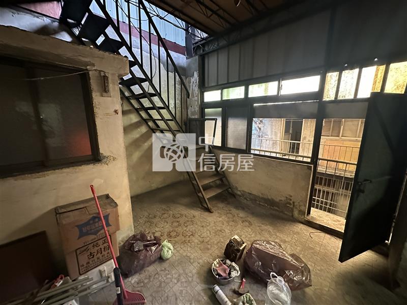三民市場最俗邊間透店B房屋室內格局與周邊環境