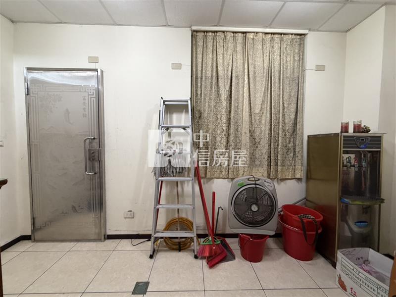大崙20米路透天店面房屋室內格局與周邊環境