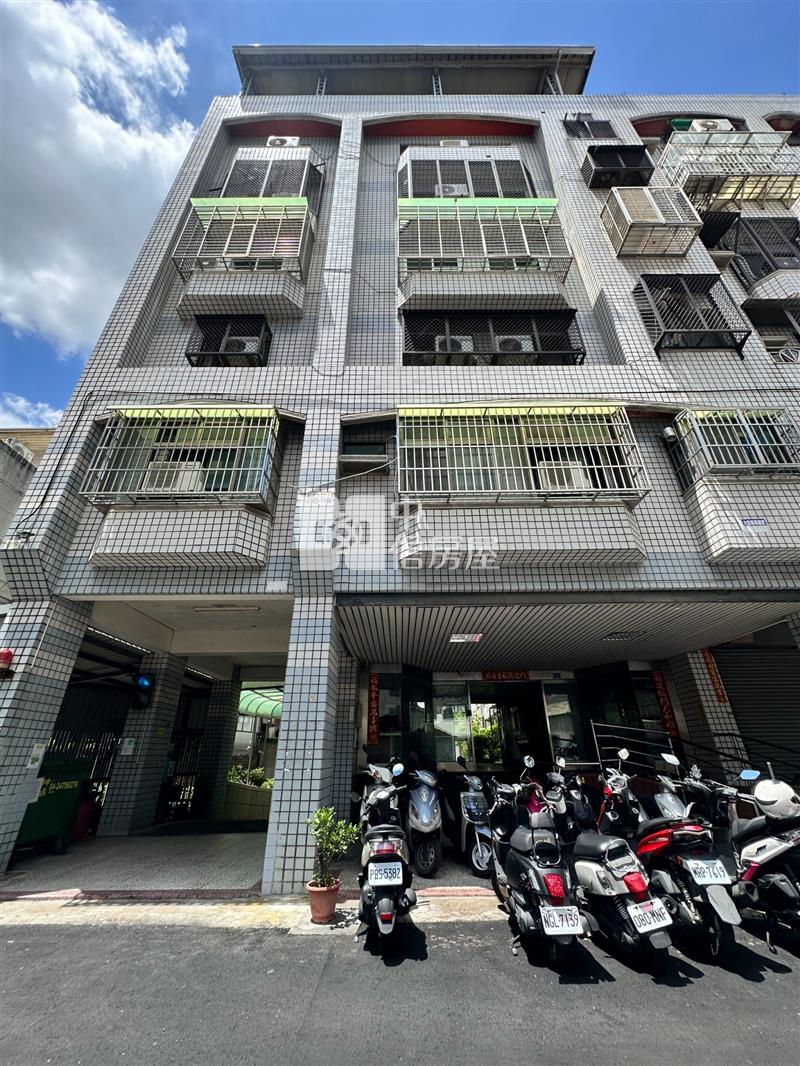黎明商圈入門玄關大三房附車位房屋室內格局與周邊環境