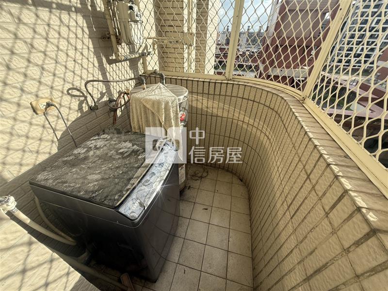 震後中山醫秀泰低公設五房平車房屋室內格局與周邊環境