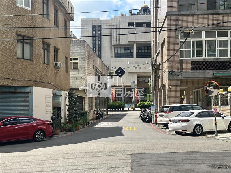 近A21捷運站 5房 店住房屋室內格局與周邊環境