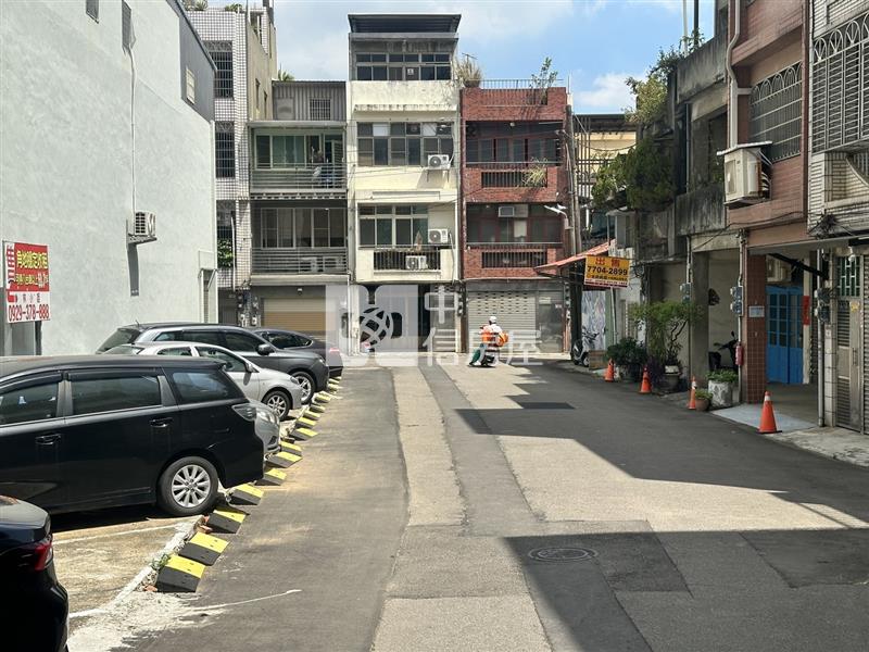 近A21捷運站 5房 店住房屋室內格局與周邊環境