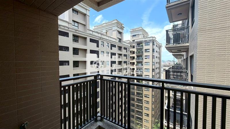 晴綻花園軍功商圈高樓三房平車房屋室內格局與周邊環境