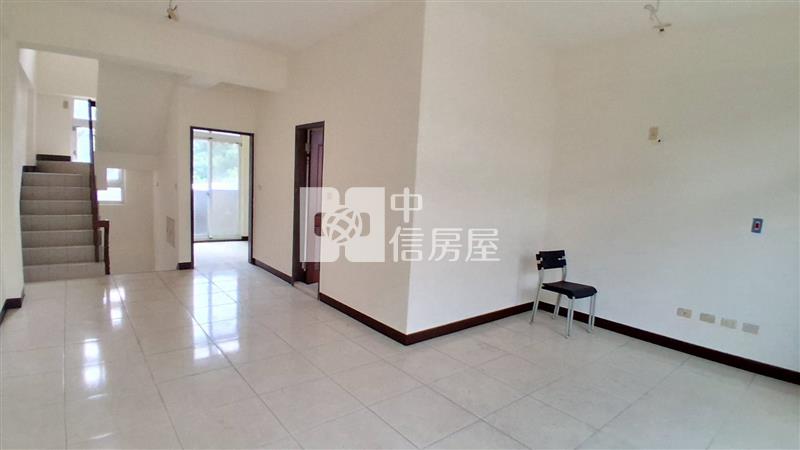 新橫濱商圈/北二高德育學院旁米蘭邊間透天店住(ㄧ)房屋室內格局與周邊環境