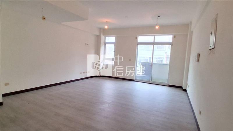 新橫濱商圈/北二高德育學院旁米蘭邊間透天店住(ㄧ)房屋室內格局與周邊環境