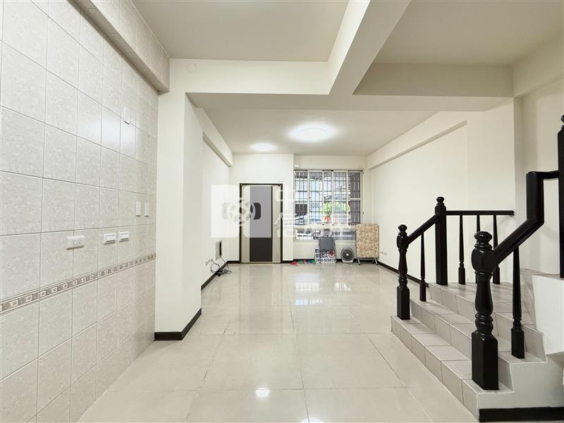 潭陽國小四房臨路別墅房屋室內格局與周邊環境