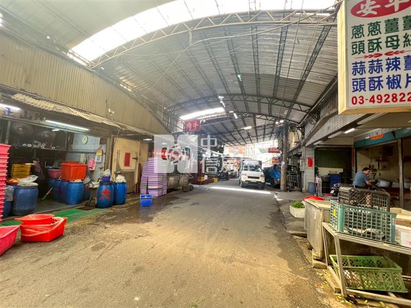 中壢青果市場連三攤位房屋室內格局與周邊環境