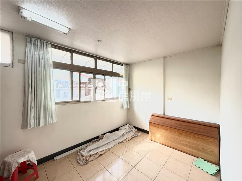 水湳14期旁臨路透天（專任）房屋室內格局與周邊環境