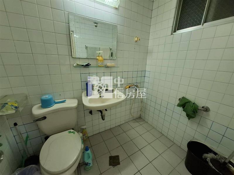 苓雅國中忠孝夜市公寓2樓房屋室內格局與周邊環境