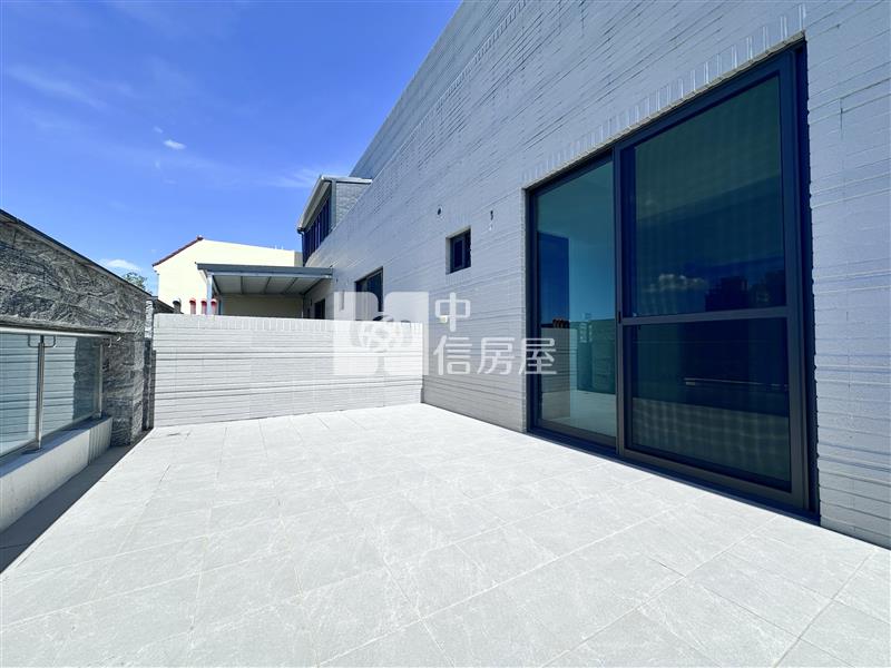 十期面公園大面寬大地坪電梯別墅房屋室內格局與周邊環境