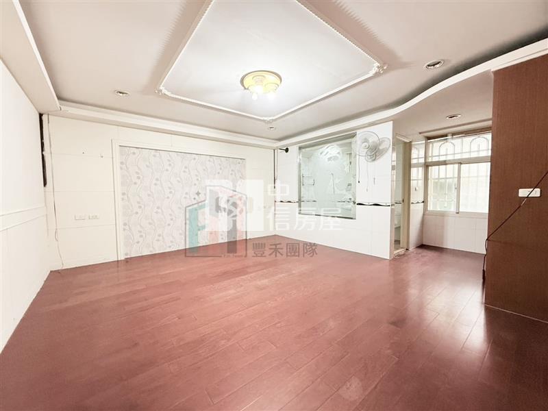 【豐禾】體育園區大面寬稀有店住房屋室內格局與周邊環境