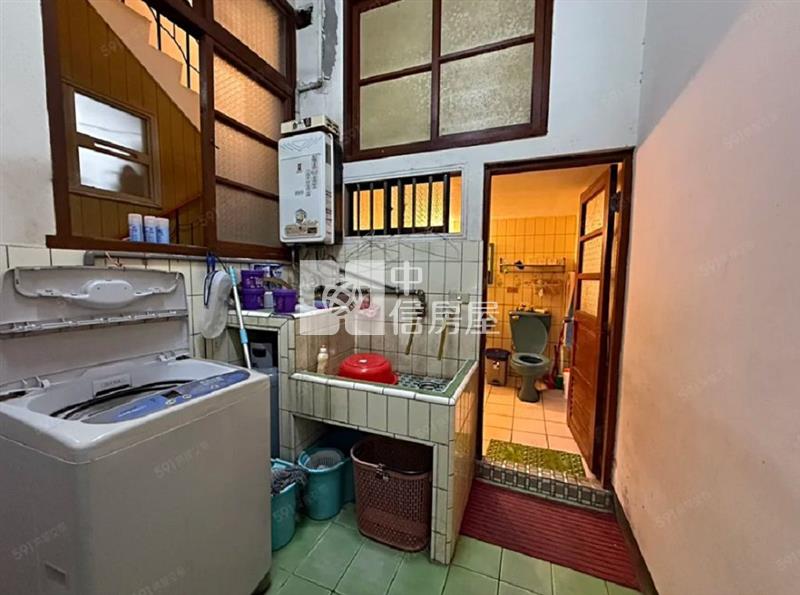 體育園區燙金店面(中信卓越團隊)房屋室內格局與周邊環境