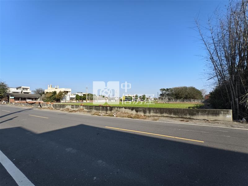 彰化芳苑近台61雙面臨路小建地房屋室內格局與周邊環境