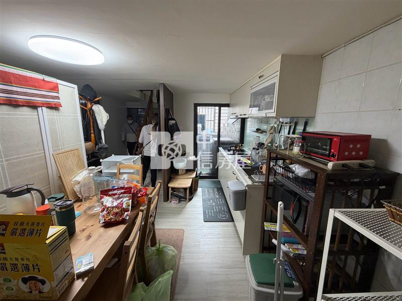 民生世界前區裝潢3樓+平面車位房屋室內格局與周邊環境