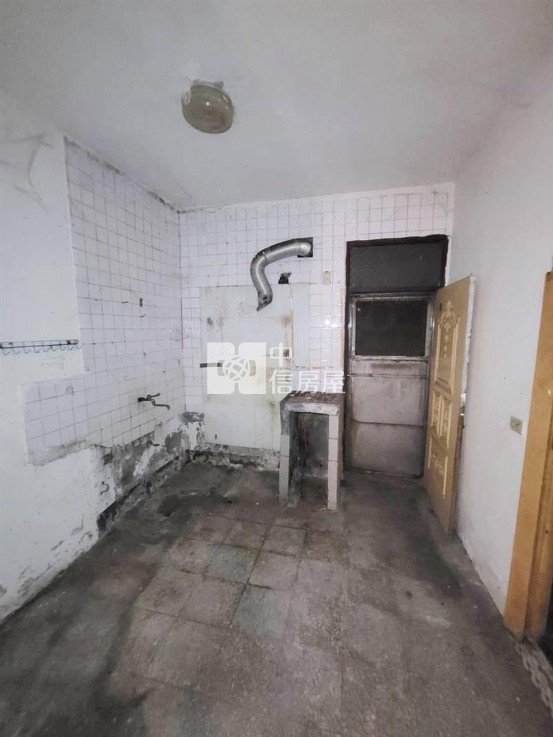 南勢近66低總價需整理透天房屋室內格局與周邊環境