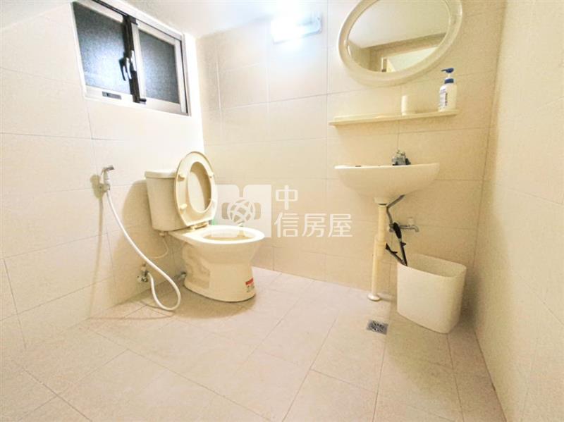 台中小鎮.998萬.美透天.臨路.可停車.房屋室內格局與周邊環境