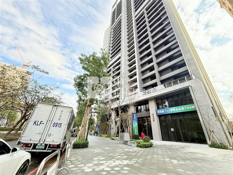 市政一號院兩房休旅車位房屋室內格局與周邊環境