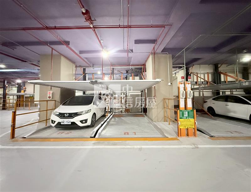 市政一號院兩房休旅車位房屋室內格局與周邊環境
