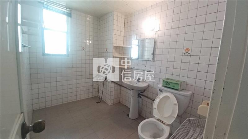 新橫濱旁/復興路二樓三房邊間採光房屋室內格局與周邊環境