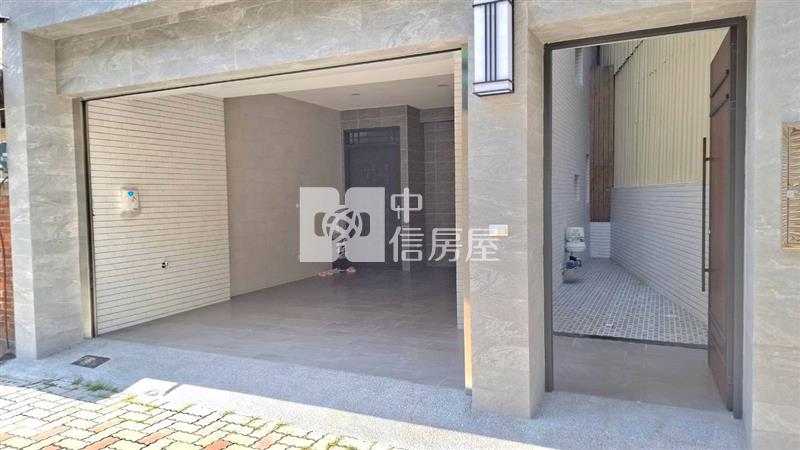 體育公園旁帝王座向全新整修超美車墅房屋室內格局與周邊環境