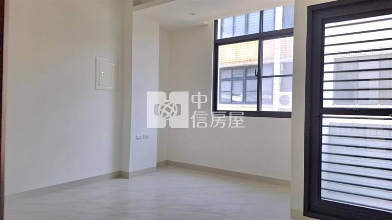 體育公園旁帝王座向全新整修超美車墅房屋室內格局與周邊環境