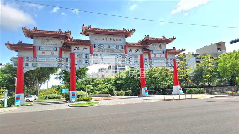 體育公園旁帝王座向全新整修超美車墅房屋室內格局與周邊環境