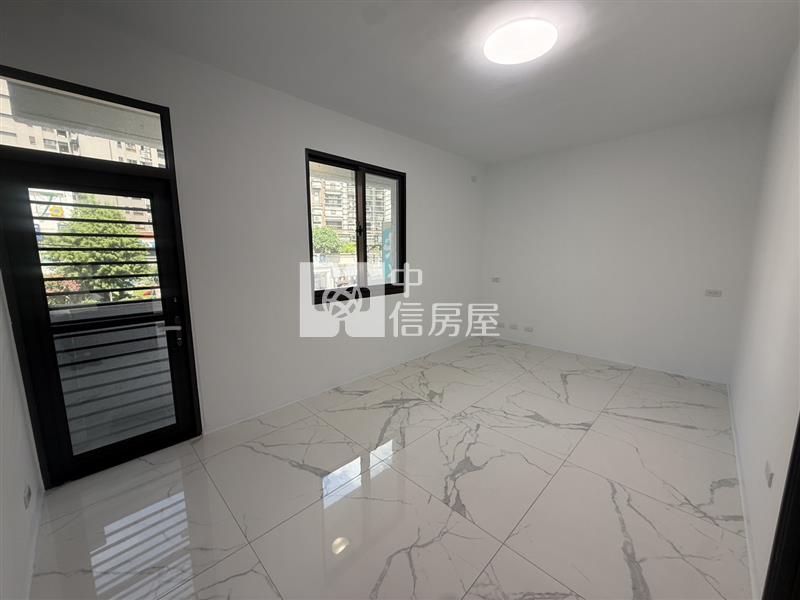 近中投高工商圈全新整理金店面房屋室內格局與周邊環境