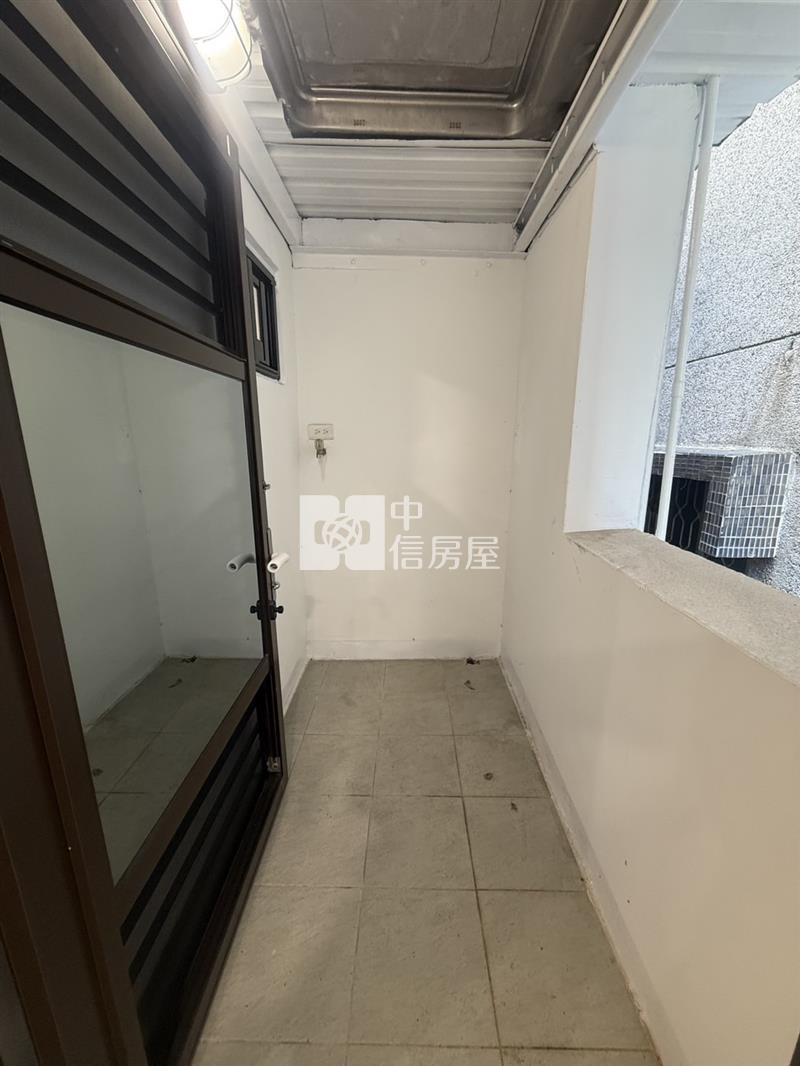 近中投高工商圈全新整理金店面房屋室內格局與周邊環境
