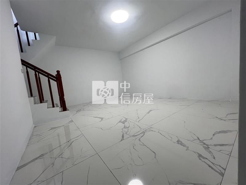 近中投高工商圈全新整理金店面房屋室內格局與周邊環境
