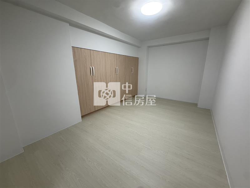 近中投高工商圈全新整理金店面房屋室內格局與周邊環境