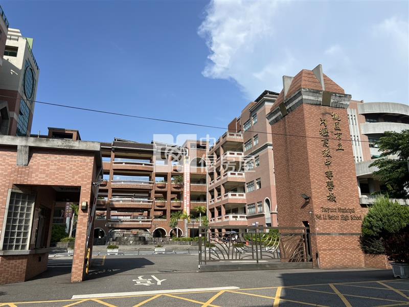 內壢高中大面寬前院停車美透天房屋室內格局與周邊環境
