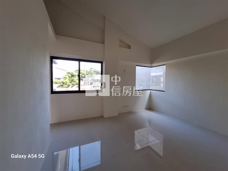 高雄小城稀有電梯別墅房屋室內格局與周邊環境