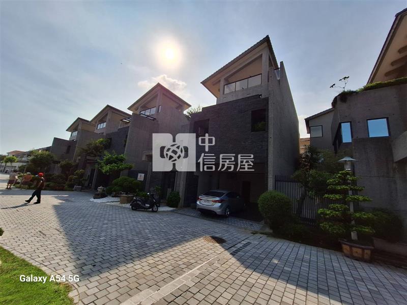 高雄小城稀有電梯別墅房屋室內格局與周邊環境