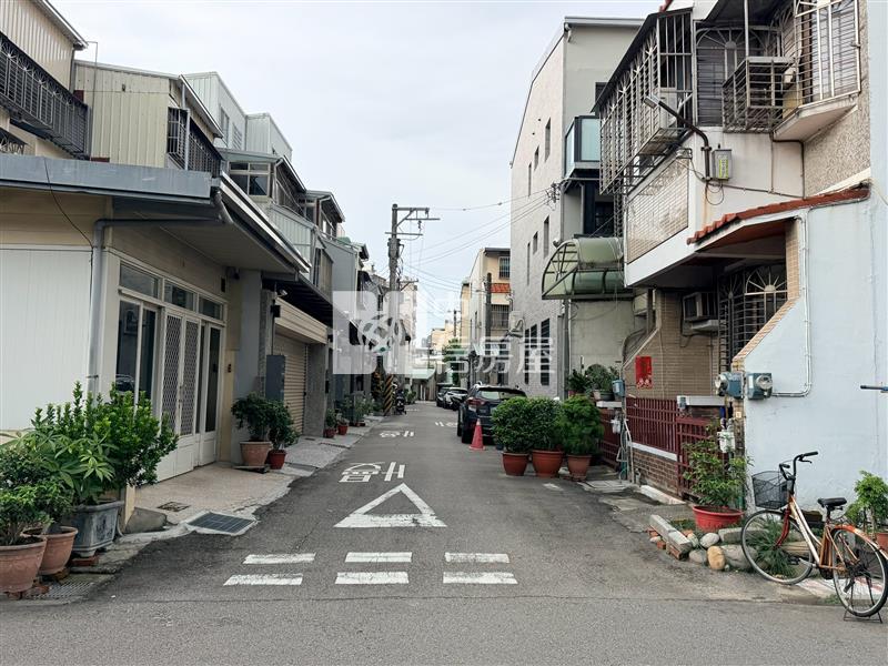 逢甲黎明路前院別墅房屋室內格局與周邊環境