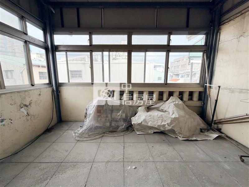 逢甲黎明路前院別墅房屋室內格局與周邊環境