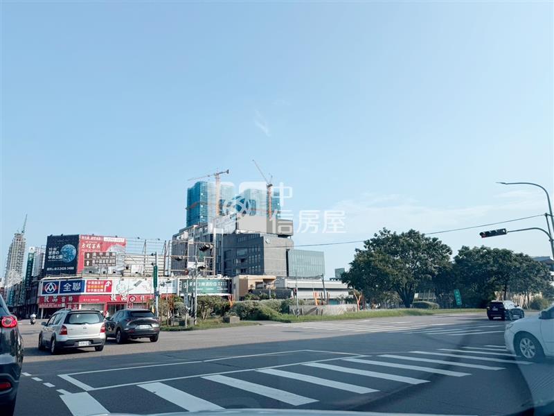 中清家樂福旁乙工212坪朝南角地房屋室內格局與周邊環境
