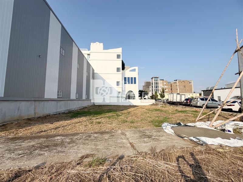 中清家樂福旁乙工212坪朝南角地房屋室內格局與周邊環境